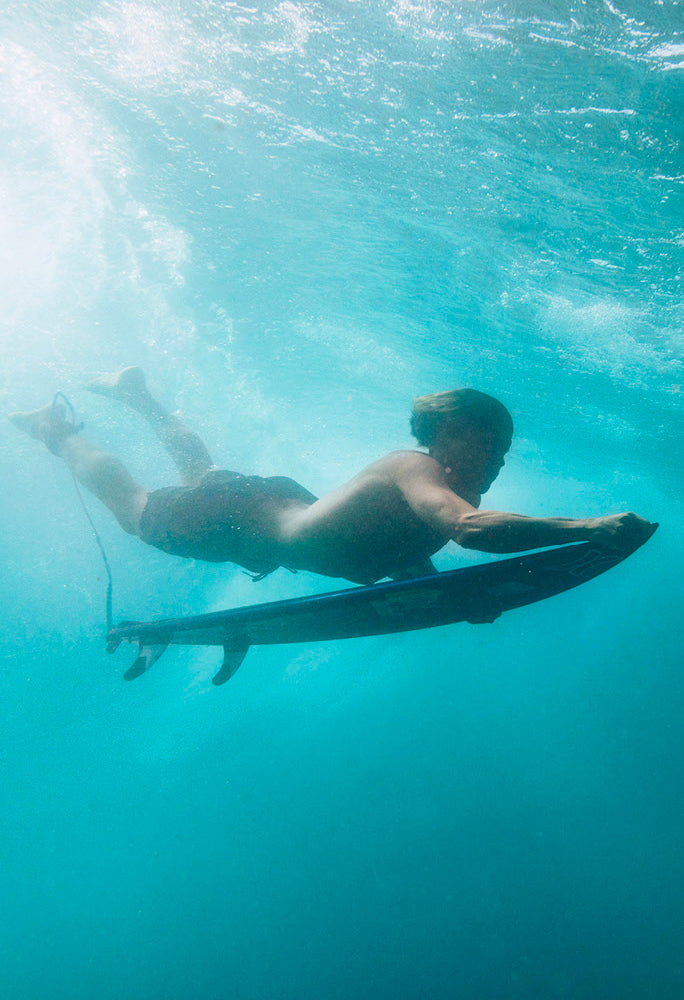 Surfer unter Wasser